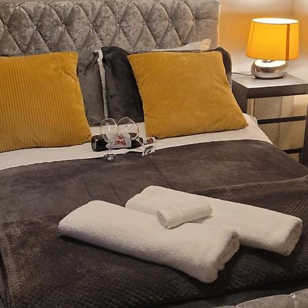 Mel'S Springfield Home Manchester Bagian luar foto